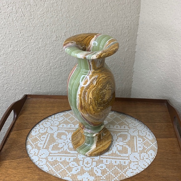 Gorgeous Marbled Onyx multicolor Vase